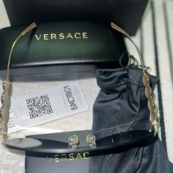 Brand New VERSACE
56MM Pilot Sunglasses Color: Black Gold - Picture 3 of 5